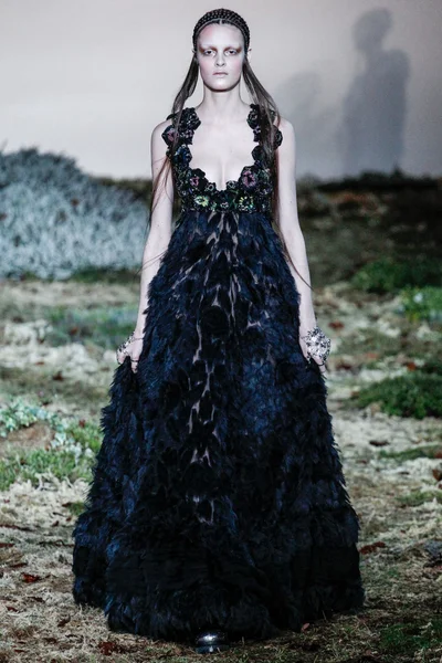 Look 28